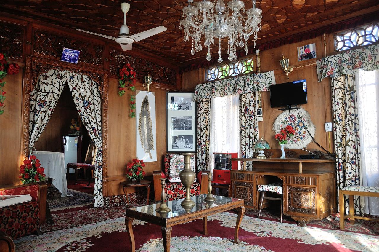 Heritage Geneva House Boat Srīnagar Exterior foto